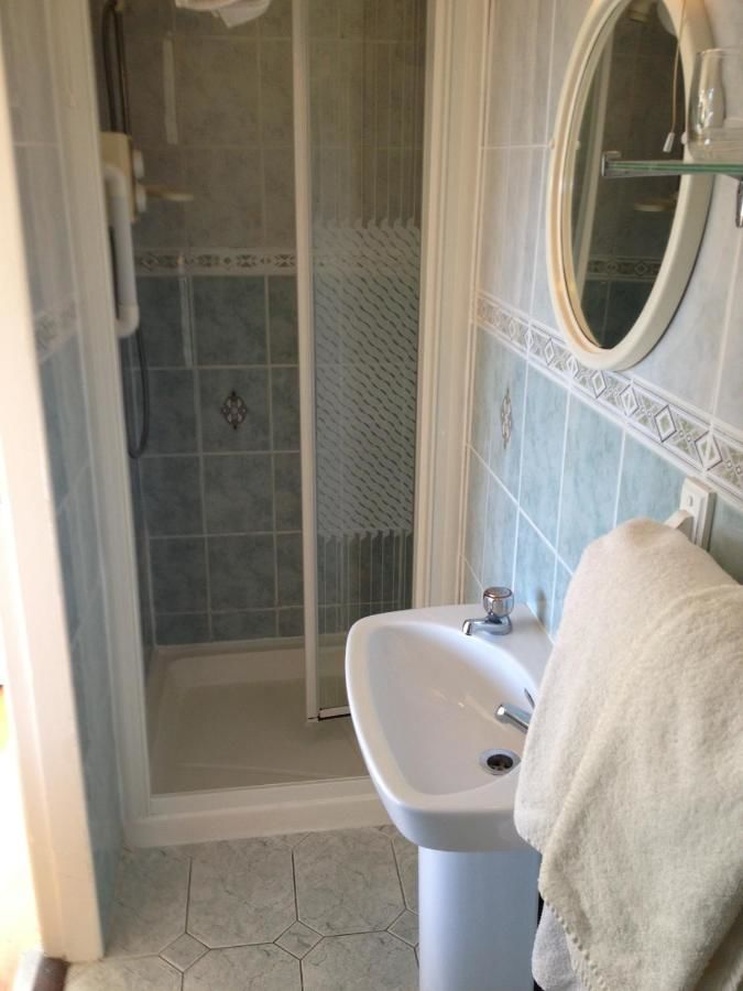 Отели типа «постель и завтрак» Danabel B&B Кинсейл
